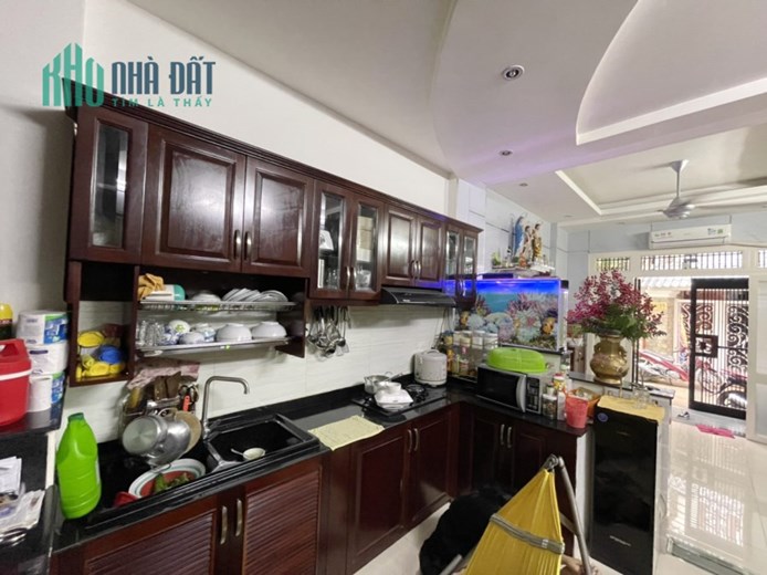 Nhà bán hẻm chợ Rach Ông P2Q8. Trệt,2 lầu,sân thượng. Giá 5,8 tỷ TL