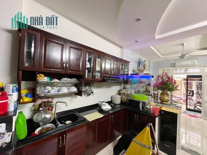 Nhà bán hẻm thông Dương Bá Trạc 4 tầng p2 Q8 giá 5tỷ8