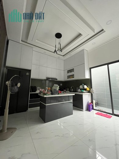 NHÀ NGAY VÒNG XOAY PHÚ HỮU 4X15 4 TẦNG GIÁ NHỈNH 6 TỶ