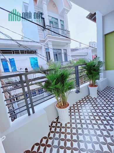 Bán Nhà Siêu Phẩm Đẹp Ở Ngay 2 Tầng hẻm Xe Hơi 5m Chỉ Nhĩnh 3 Tỷ