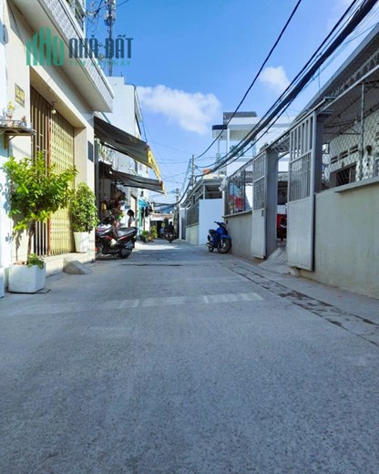 NHÀ Ở NGAY - SÁT MẶT TIỀN QL13 - 50M2 - HƠN 2 TỶ - CÒN TL