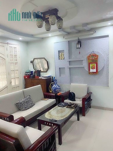 Bán nhà ngõ 230 Miếu Hai Xã 3 tầng có 3 ngủ ngõ nông GIÁ 2.55 tỉ sân cổng riêng