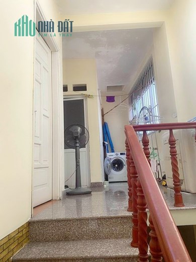 Bán nhà ngõ 230 Miếu Hai Xã 3 tầng có 3 ngủ ngõ nông GIÁ 2.55 tỉ sân cổng riêng