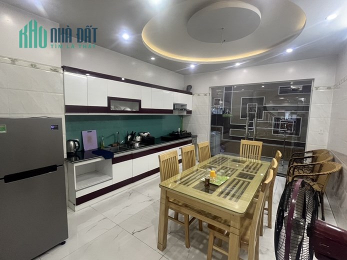 Bán nhà 5 Tầng Văn Cao Diện tích 80M full đồ có hợp đồng cho thuê 20 tr