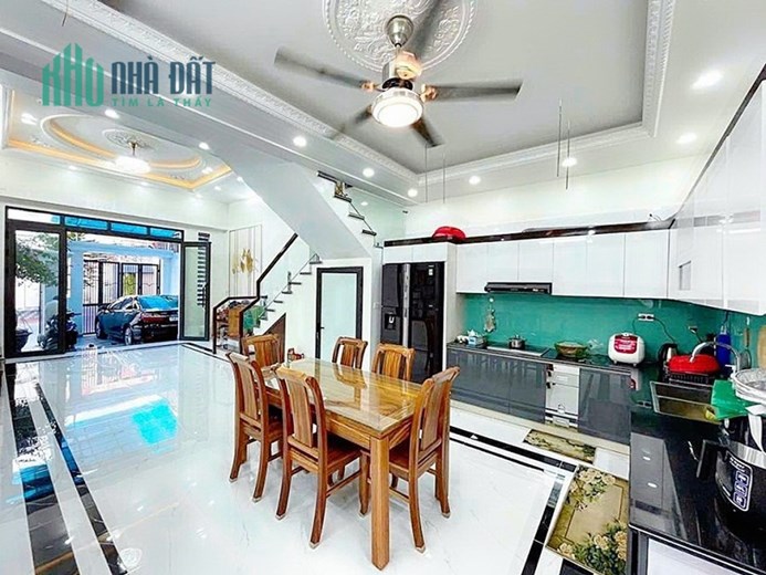 Bán nhà phố Văn Cao 4 tầng độc lập - đường 10m GIÁ 6 tỉ cực đẹp