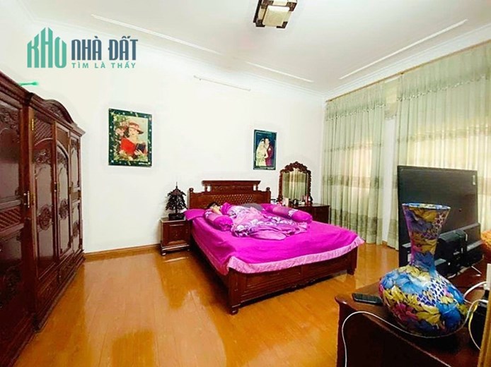 Bán nhà diện tích 90m 3 tầng sân cổng riêng GIÁ 4.3 tỉ phố Lạch Tray ngõ cực nông