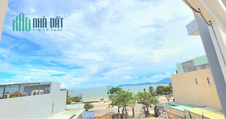 Nhà View Biển Xuân Hà, Ô tô đậu, cửa 70m2, 3 tầng đẹp Xịn Xò 3.x tỷ