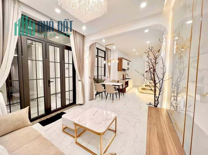 Bán Nhà Ngõ 149 Phố Cự Lộc 51m2 x 4 tầng , 4 phòng ngủ đầy đủ công năng , nội thất sang trọng , giá