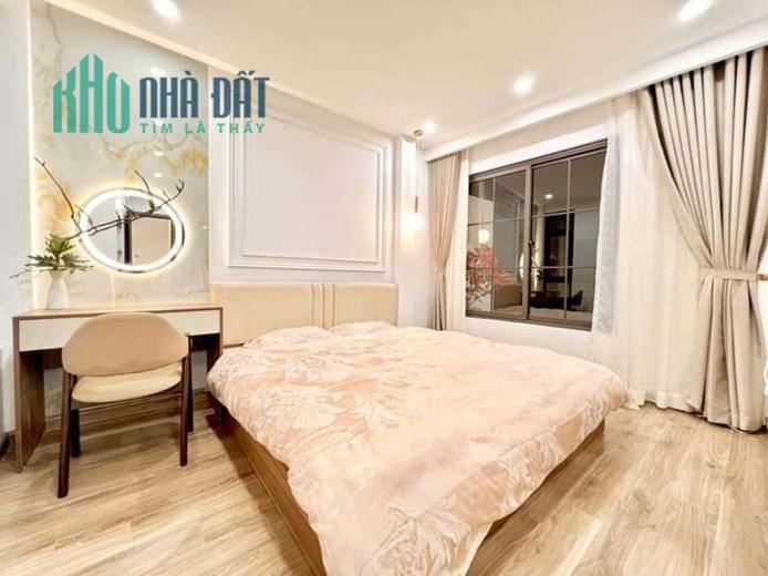Bán Nhà Ngõ 149 Phố Cự Lộc 51m2 x 4 tầng , 4 phòng ngủ đầy đủ công năng , nội thất sang trọng , giá
