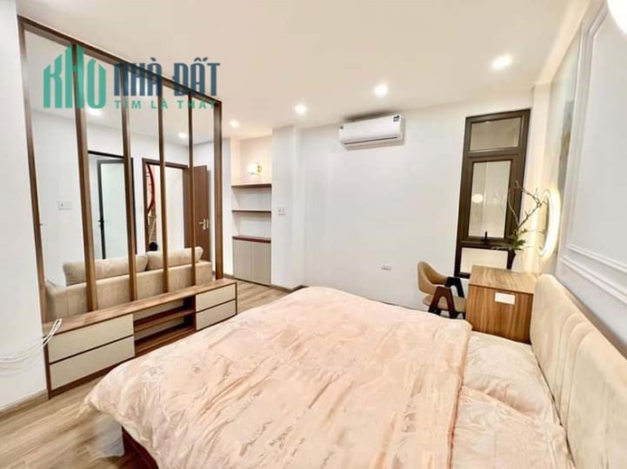 Bán Nhà Ngõ 149 Phố Cự Lộc 51m2 x 4 tầng , 4 phòng ngủ đầy đủ công năng , nội thất sang trọng , giá