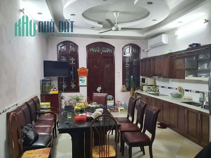 Bán Nhà Phố Trần Quốc Hoàn 69m2 x 5 tầng 5 phòng khép kín, gara ô tô, phân lô ô tô tránh, giá đầu