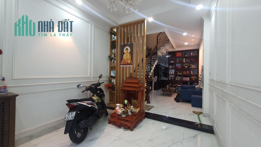 NHÀ ĐẸP KHU VIP - HẺM Ô TÔ - MỚI ĐẸP Ở NGAY - SÁT BÊN QUẬN 1 - NGUYỄN CỬU VÂN - 70M - 12 TY