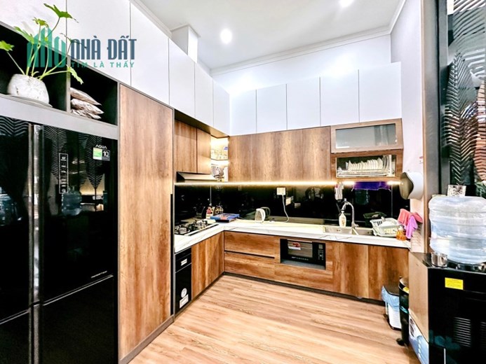 Nhà đẹp, đủ nội thất ngay MT đường sát vách TTTP.BMT, DT 8x14 chỉ 3.15 tỷ. Lh:0934934886