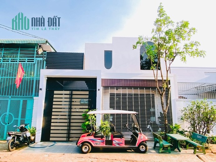 Nhà đẹp, đủ nội thất ngay MT đường sát vách TTTP.BMT, DT 8x14 chỉ 3.15 tỷ. Lh:0934934886