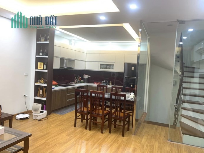 Bán Nhà Đẹp Hoa Bằng Phân Lô - Ô Tô  40m2 x 5 Tầng, MT 5.5m, Giá nhỉnh 8 Tỷ