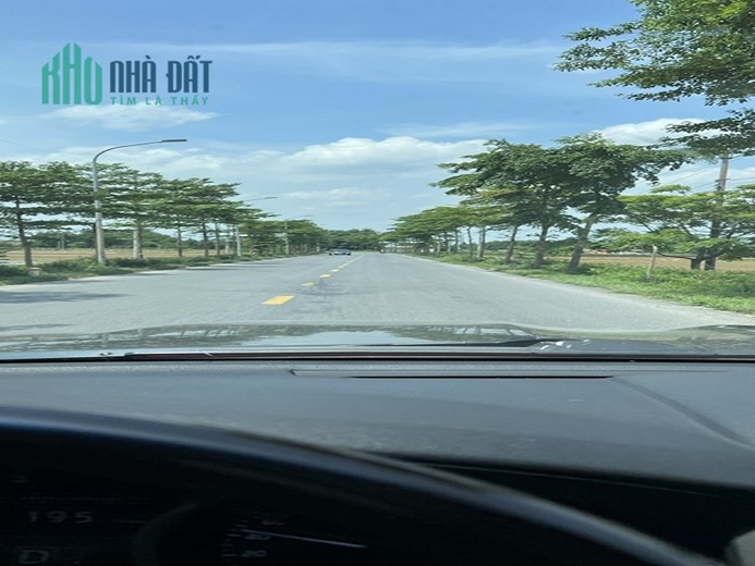 Nhượng lô đất  160m2 mặt đường QL6 A , mặt tiền 5m , vuông vắn , trừ lk 17,5m