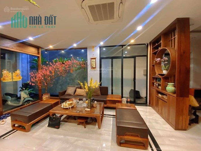 Bán nhà Hoàng Cầu, Đống Đa, 80m2, 6T, Gara ô tô, thang máy, vỉa hè, kinh doanh, giá 23 tỷ