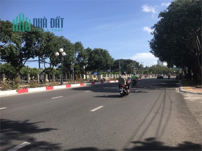 Cho thuê mặt bằng căn góc 2 mặt tiền đường 30/4 p9, tpvt vỉa hè rộng