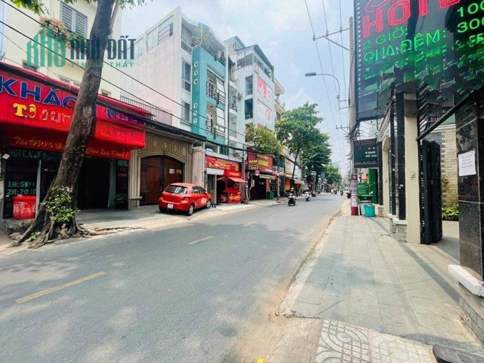 Bán nhà Mặt tiền Núi Thành ngay Cộng Hoà, 4.5x12m, 6 Tầng, 9PN, co bán hầm, hạ 13.2 tỷ