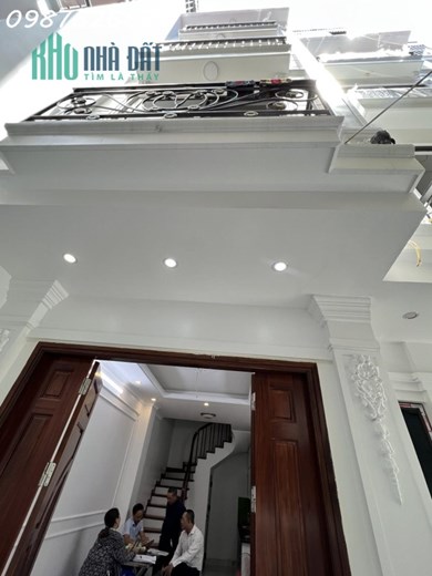 HOÀN HOA THÁM NHÀ MỚI ĐẸP 5 TẦNG GIÁ CHỈ 4 TỶ 8