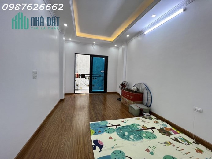 HOÀN HOA THÁM NHÀ MỚI ĐẸP 5 TẦNG GIÁ CHỈ 4 TỶ 8