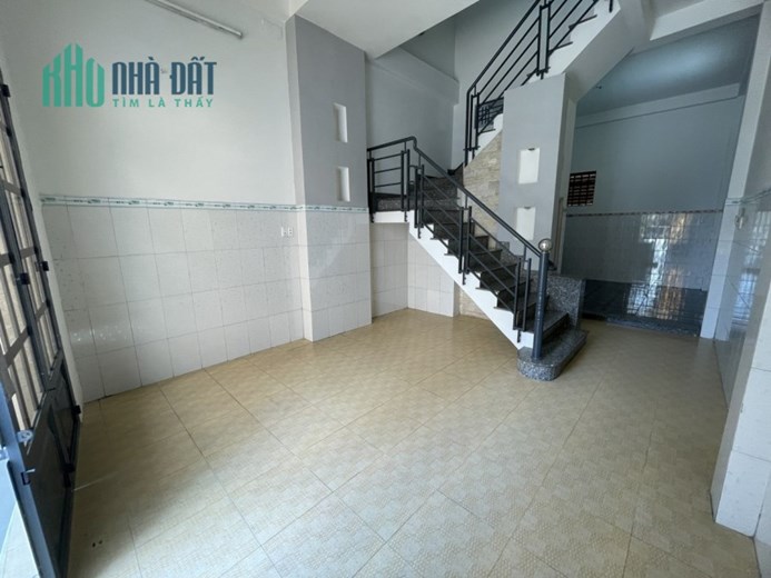 MẶT TIỀN KINH DOANH 10M, GIẢM SÂU, CỰC RẺ tại  đường TÂN SƠN NHì.