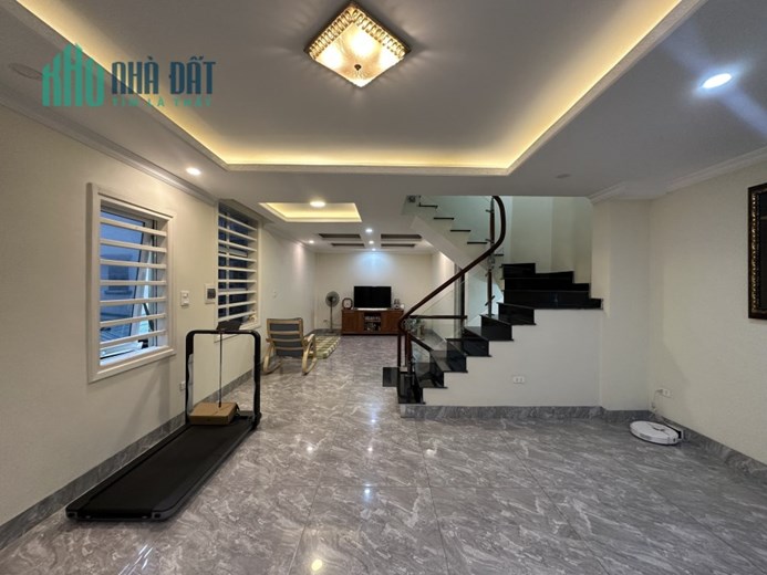 Cực Hiếm, Bán nhà Lô góc ở Mễ Trì Hạ, Từ Liêm 55m2, 5 tầng Ô t, KD  vào chỉ với 8 tỷ