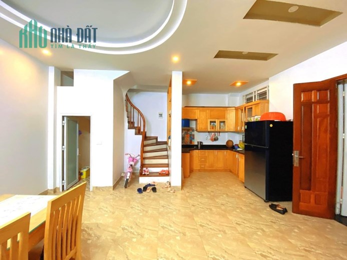 ĐẸP HIẾM, Nhà ở Pháo Đài Láng, Đống Đa 45m2, 5 tầng Ô tô cạnh nhà chỉ 6 tỷ