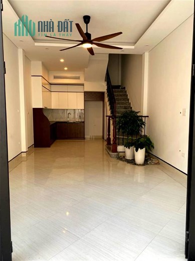Bán gấp gấp Ngọc Thụy 40m2, T5, mt_5m,  Hơn 5 tỷ Long Biên Hà Nội