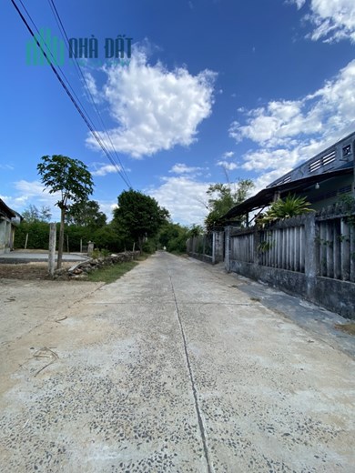 340m2 Đất 2 mặt tiền, Đường oto tận nơi, Sổ sách đầy đủ chỉ 1 Tỷ 590 Triệu