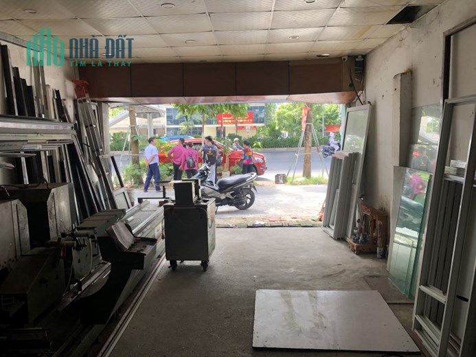 Sang nhượng mặt bằng kinh doanh phố Phạm Văn Đồng - Xuân Đỉnh, Hà Nội.