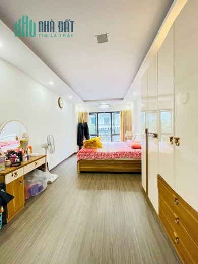 Chính chủ bán nhà Hào Nam 43m2 x 5 tầng, hiện đại ở luôn giá bán 4,6 tỷ sát Doanh trại quân đội
