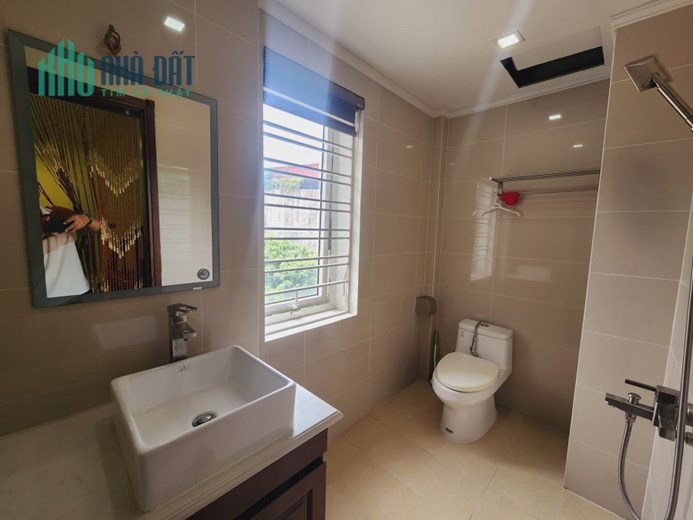 Nhà đẹp Nguyễn Văn Cừ, 55m x 6 tầng, MT 6m, thang máy, hai thoáng, 8 tỷ