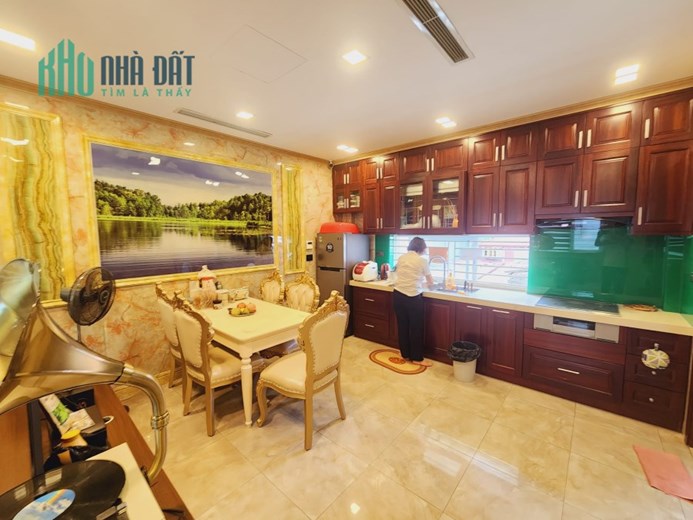 Nhà đẹp Nguyễn Văn Cừ, 55m x 6 tầng, MT 6m, thang máy, hai thoáng, 8 tỷ
