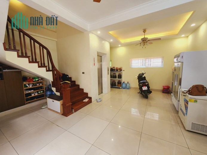 Nhà đẹp Nguyễn Văn Cừ, 55m x 6 tầng, MT 6m, thang máy, hai thoáng, 8 tỷ