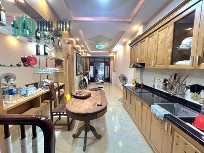 Bán Nhà Ngõ 515 Hoàng Hoa Thám 35m2 x 5 tầng, 3 phòng ngủ đầy đủ công năng, giá đầu tư hơn 4 tỷ.