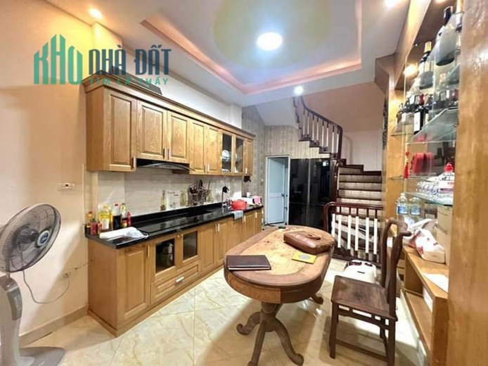 Bán Nhà Ngõ 515 Hoàng Hoa Thám 35m2 x 5 tầng, 3 phòng ngủ đầy đủ công năng, giá đầu tư hơn 4 tỷ.