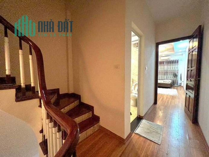 Bán Nhà Ngõ 515 Hoàng Hoa Thám 35m2 x 5 tầng, 3 phòng ngủ đầy đủ công năng, giá đầu tư hơn 4 tỷ.