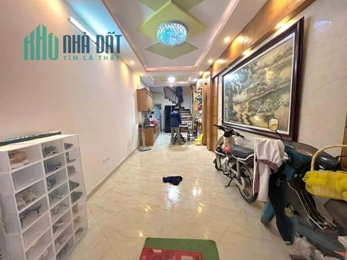 Bán Nhà Ngõ 515 Hoàng Hoa Thám 35m2 x 5 tầng, 3 phòng ngủ đầy đủ công năng, giá đầu tư hơn 4 tỷ.