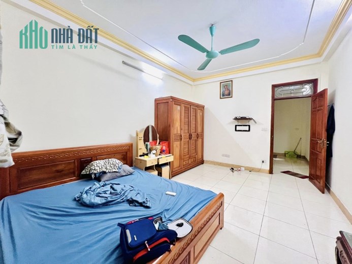 Bán nhà Tam Trinh 37 m2, 3 tỷ 800, ô tô đỗ cổng. LH: 0947865456
