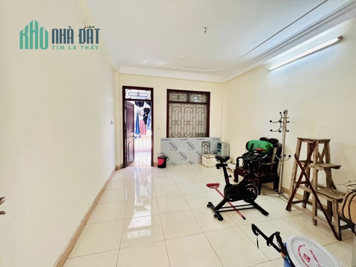 Bán nhà Tam Trinh 37 m2, 3 tỷ 800, ô tô đỗ cổng. LH: 0947865456
