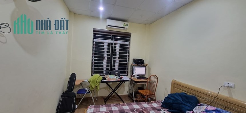 Bán nhà Tam Trinh 31 m2, 2 tỷ 950, có sân để xe rộng. LH: 0947865456