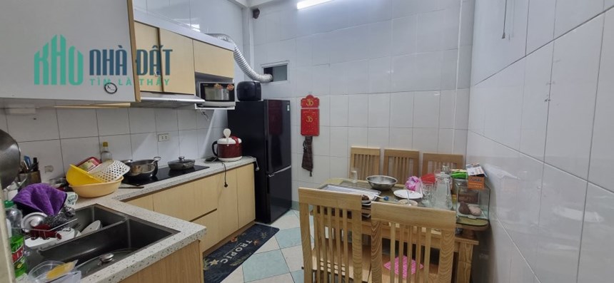 Bán nhà Tam Trinh 31 m2, 2 tỷ 950, có sân để xe rộng. LH: 0947865456