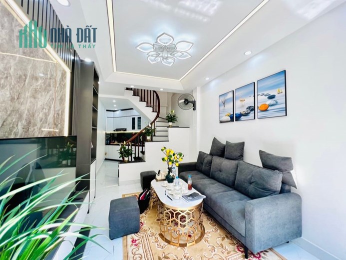 HOÀNG MAI NHÀ ĐẸP 5 TẦNG DT:30m2 3 PHÒNG NGỦ + FUN NỘI THẤT ĐẦY ĐỦ KHÁCH CHỈ VỀ Ở LUÔN GIÁ: HƠN 2 TỶ