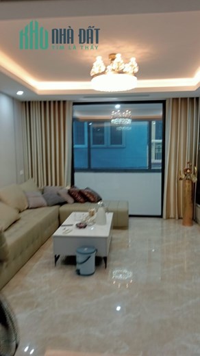 bán gấp căn nhà 152 xây mới 6 tầng thang máy vị  phố Hào Nam Cát Linh Đống Đa dt 42 m2 giá 8,5 tỷ