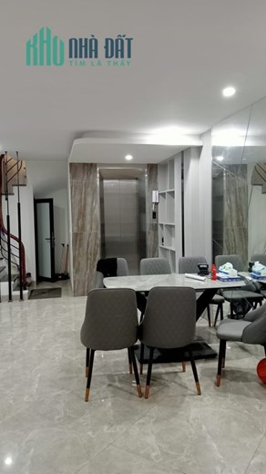 bán gấp căn nhà 152 xây mới 6 tầng thang máy vị  phố Hào Nam Cát Linh Đống Đa dt 42 m2 giá 8,5 tỷ