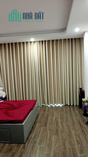 bán gấp căn nhà 152 xây mới 6 tầng thang máy vị  phố Hào Nam Cát Linh Đống Đa dt 42 m2 giá 8,5 tỷ