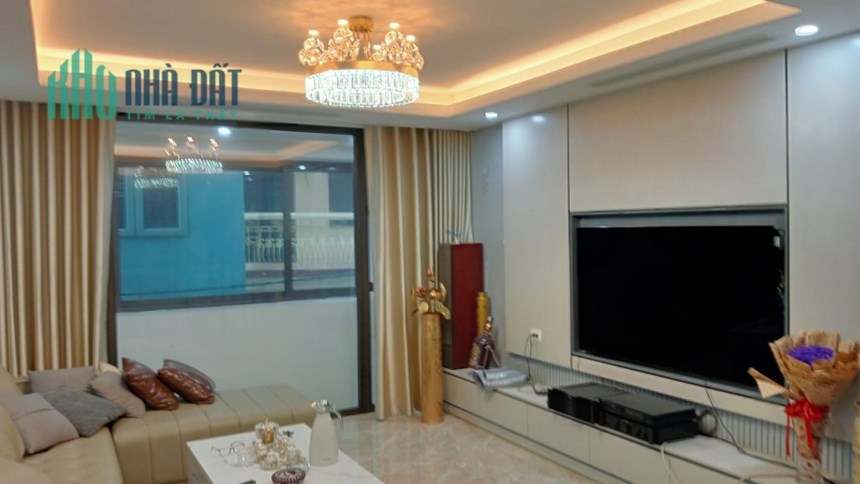 bán gấp căn nhà 152 xây mới 6 tầng thang máy vị  phố Hào Nam Cát Linh Đống Đa dt 42 m2 giá 8,5 tỷ