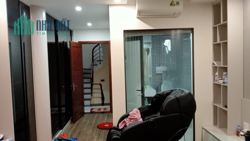 bán gấp căn nhà 152 xây mới 6 tầng thang máy vị  phố Hào Nam Cát Linh Đống Đa dt 42 m2 giá 8,5 tỷ
