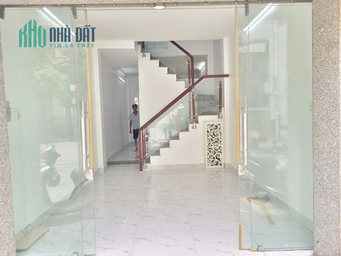 Bán nhà mặt tiền Lê Ngã, Phú trung, Tân Phú, 30m2, 2 tầng 2PN, chỉ 4.2 tỷ TL